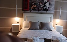 Mr Living Bed & Breakfast